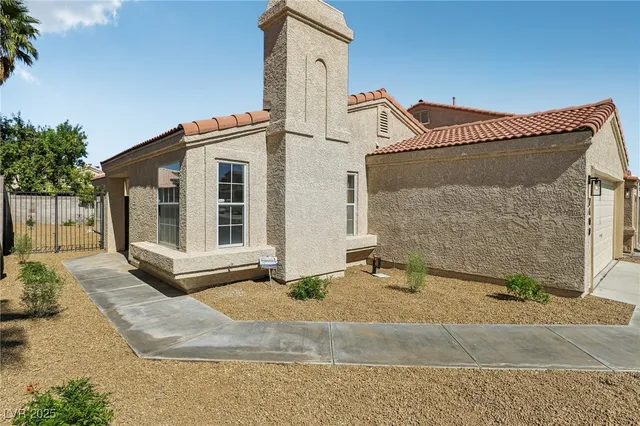 $1,900 | 7400 Queen Palm Drive, Las Vegas, NV 89128