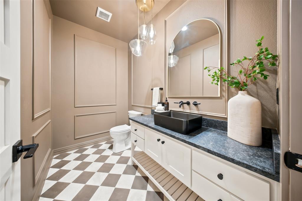 980 Anglers Point Bluff Dale, TX 76433 - Photo 24 of 34 Powder Room