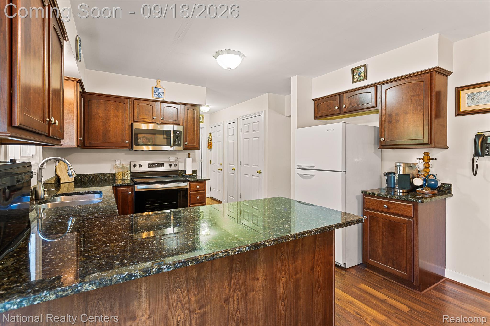 2414 Harrison Avenue Rochester, MI 48307 - Photo 9 of 45 IMG_9333.jpg