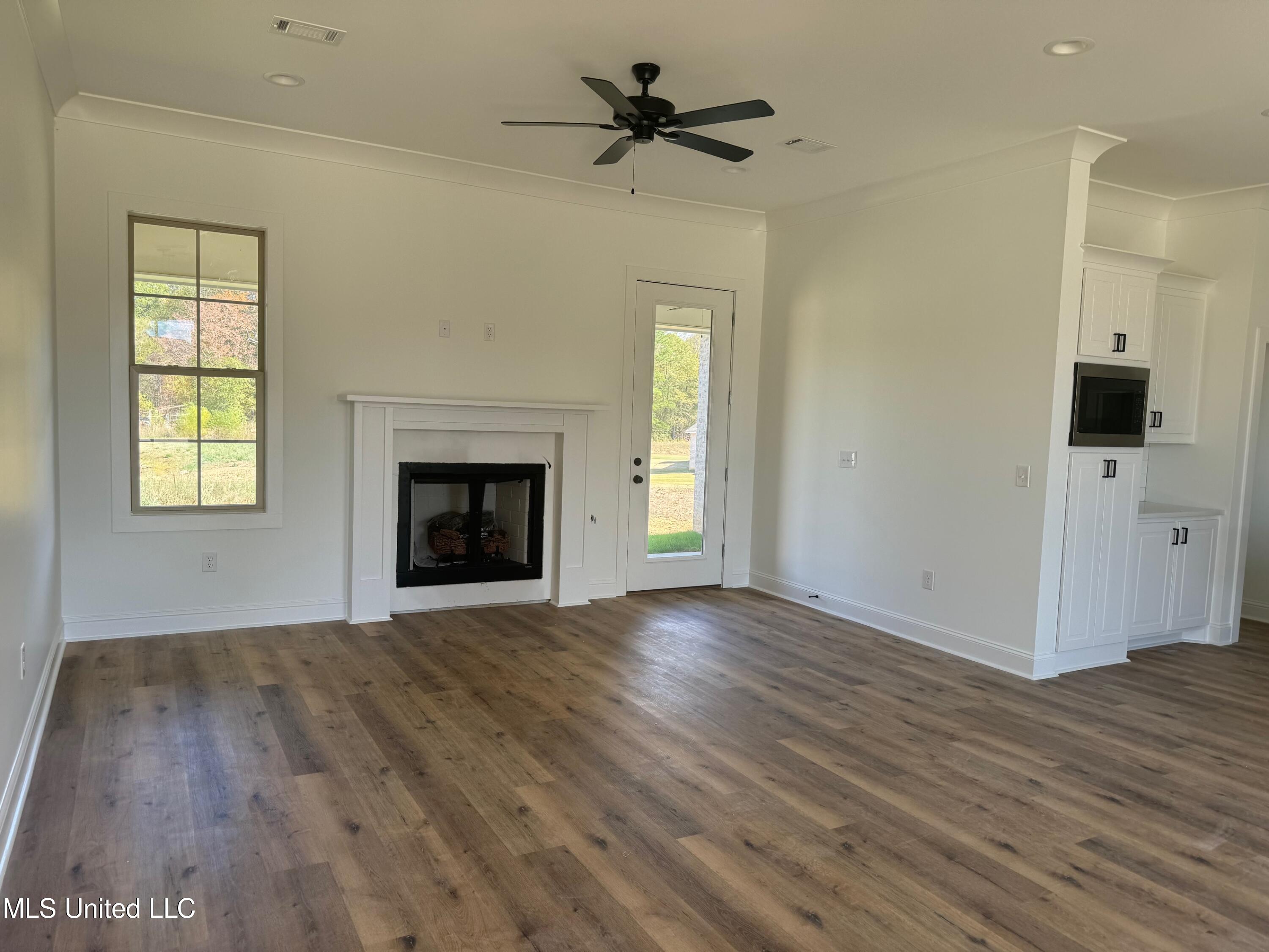 306 Willow Way Canton, MS 39046 - Photo 2 of 20 IMG_7752