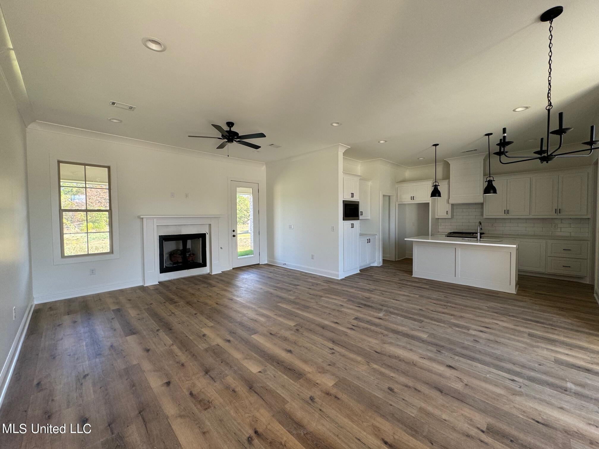 306 Willow Way Canton, MS 39046 - Photo 3 of 20 IMG_7753