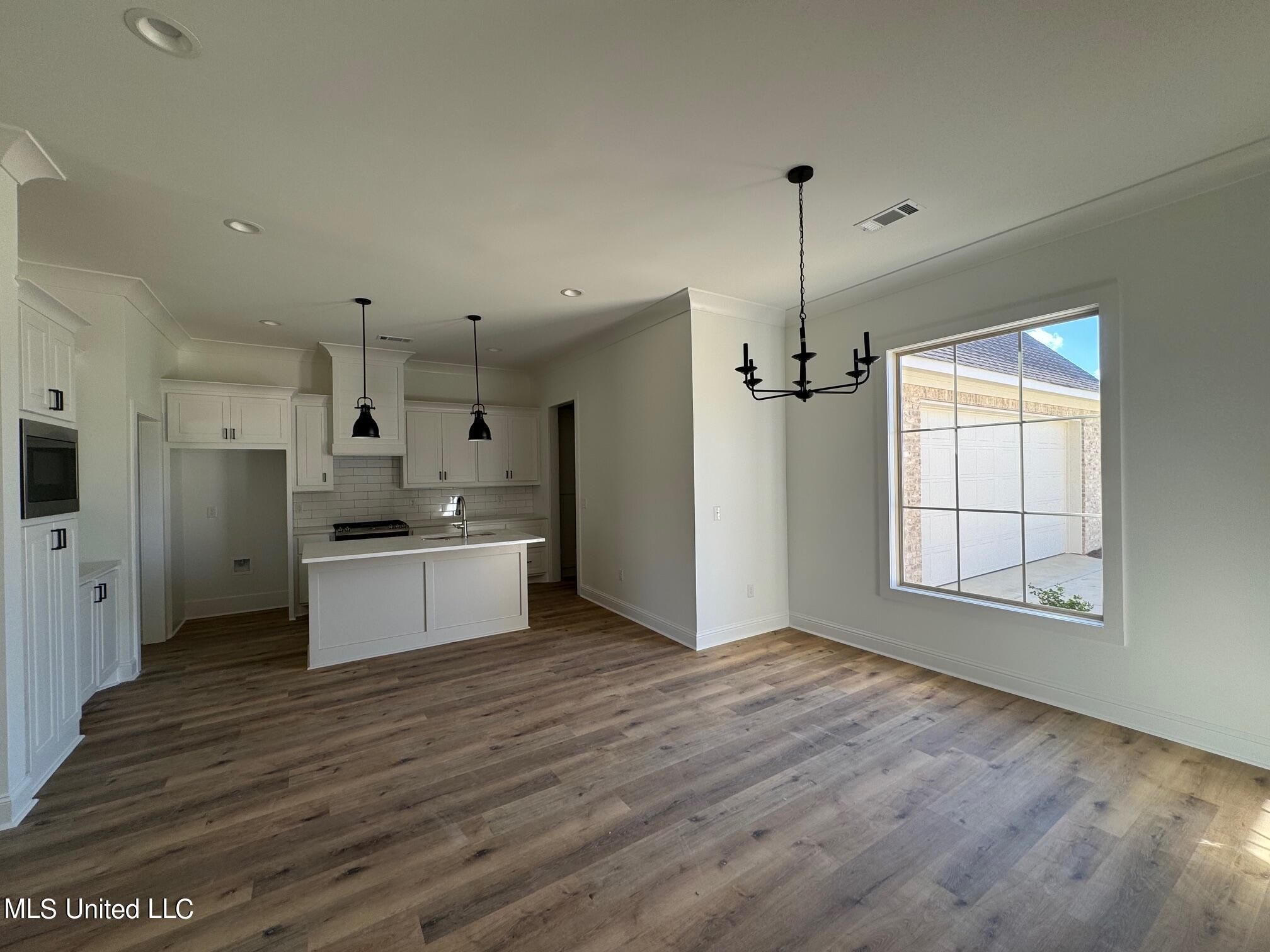 306 Willow Way Canton, MS 39046 - Photo 5 of 20 IMG_7755