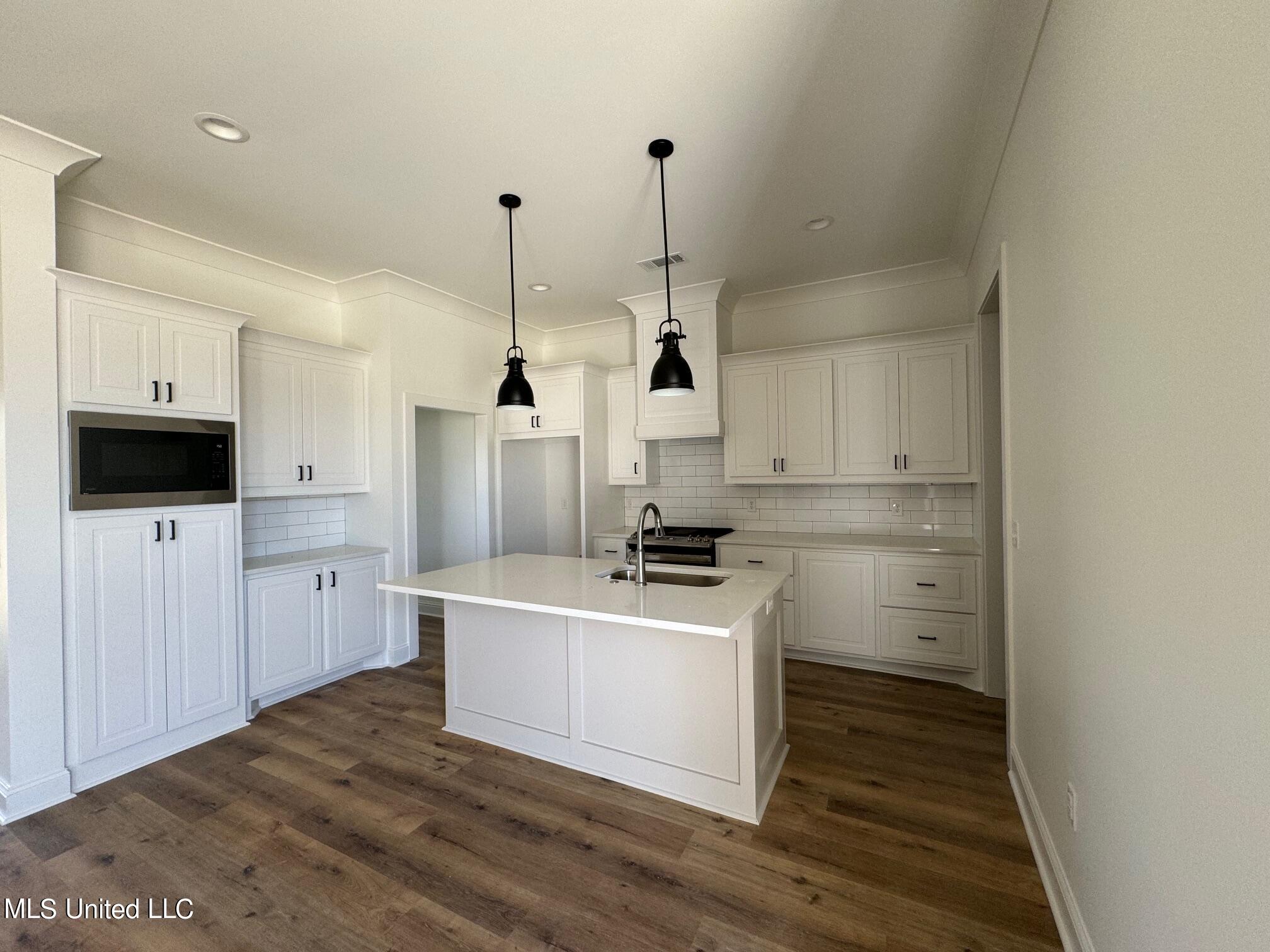 306 Willow Way Canton, MS 39046 - Photo 6 of 20 IMG_7756