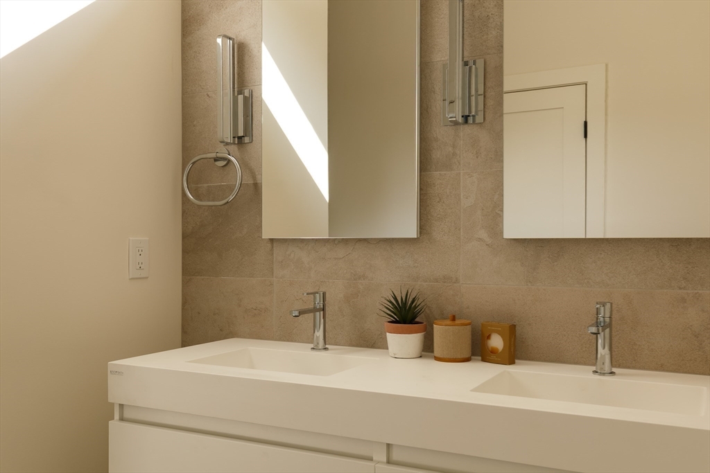 21-23 Eastman Road, Unit 21 Somerville, MA 02143 - Photo 9 of 20