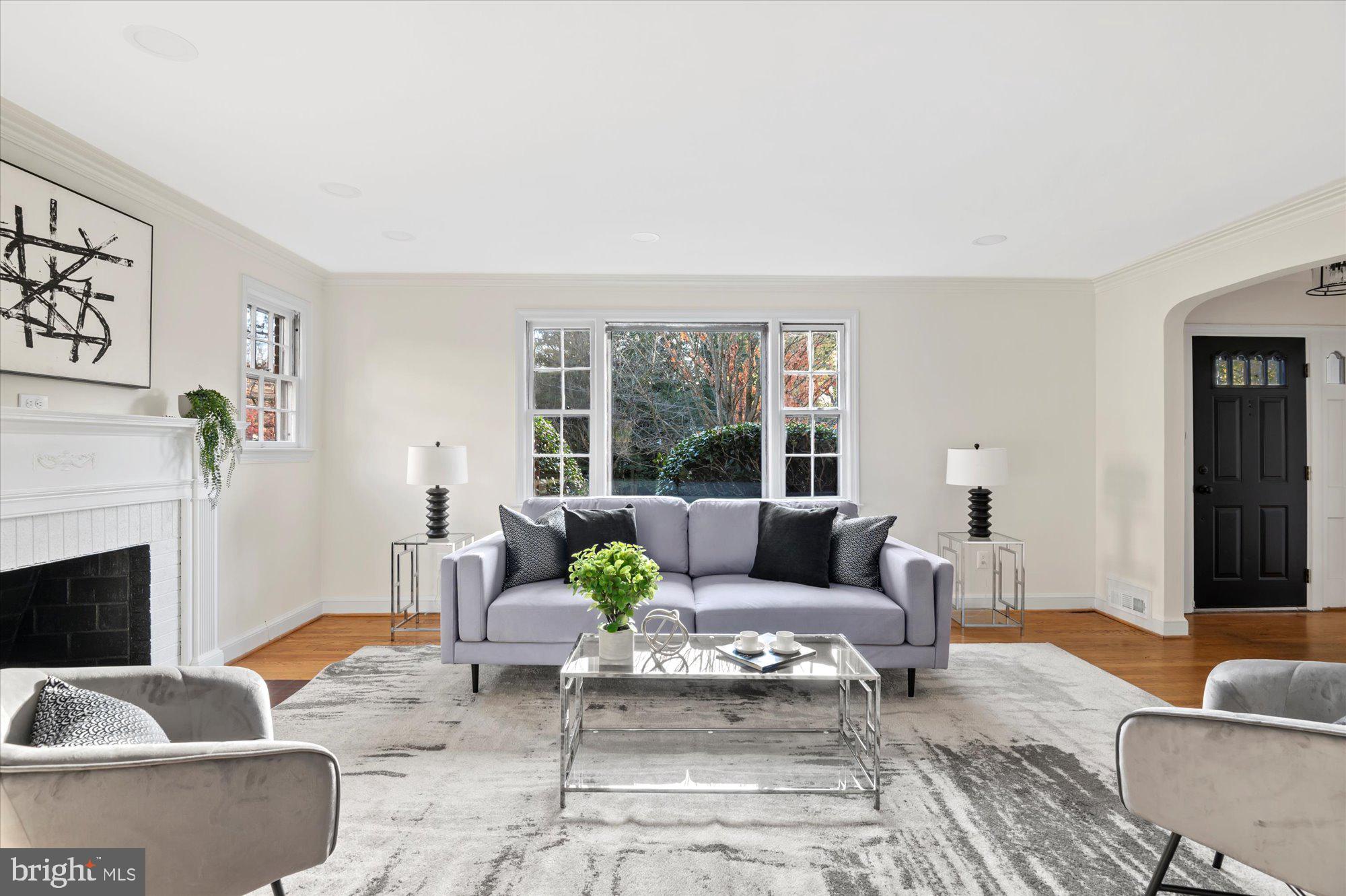 1005 Highland Drive Silver Spring, MD 20910 - Photo 17 of 61 Living Room