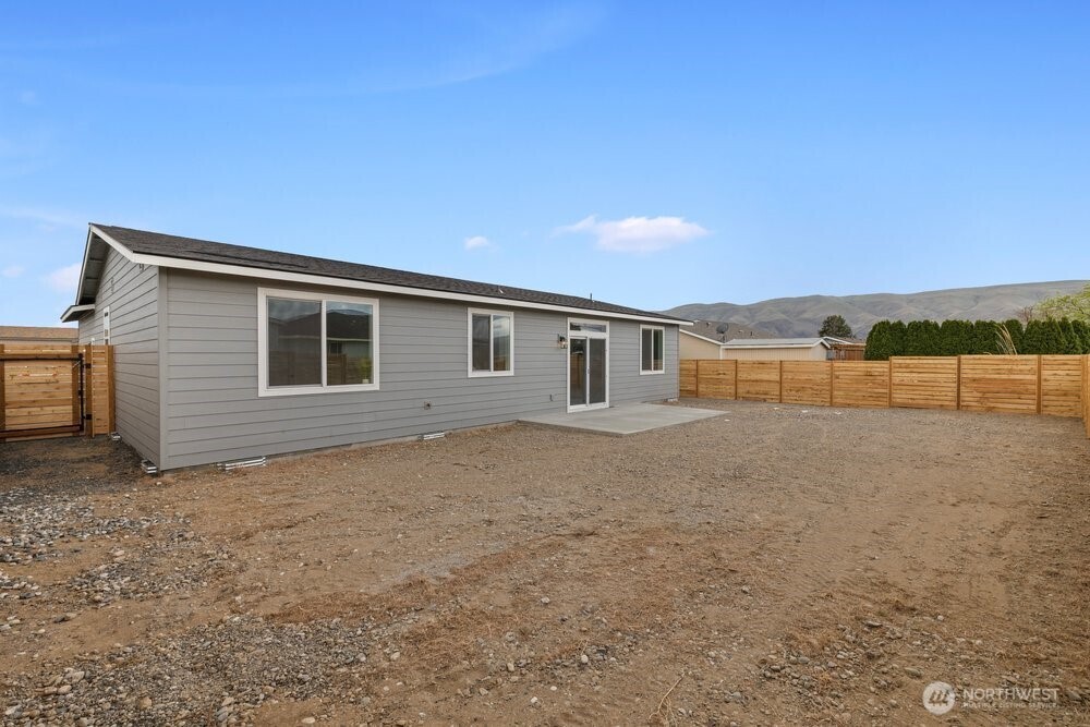 334 Spring Circle Mattawa, WA 99349 - Photo 28 of 40 a view of outdoor space and city view