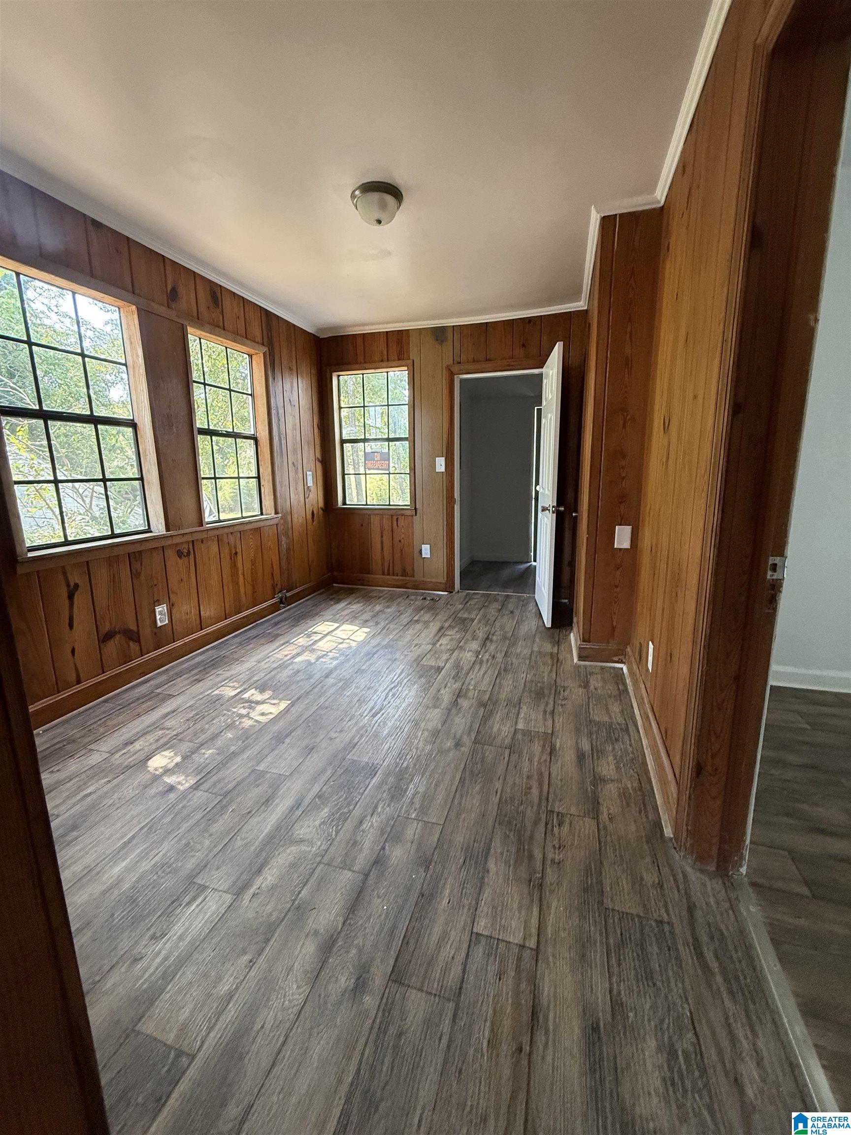 812 25th Street Southwest Birmingham, AL 35211 - Photo 3 of 12