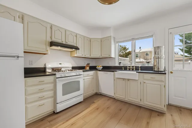 $3,500 | 19 Windy Knolls, Unit RIGHT SIDE, Greenwich, CT 06831