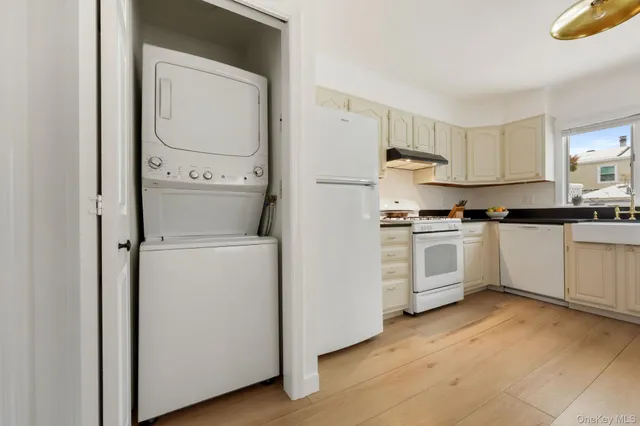 $3,500 | 19 Windy Knolls, Unit RIGHT SIDE, Greenwich, CT 06831