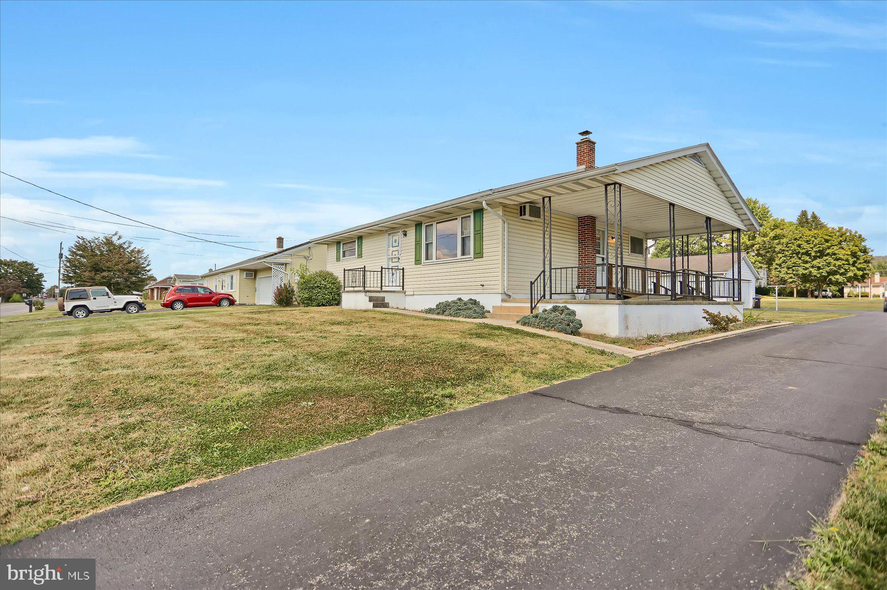 616 West Maple Street Valley View, PA 17983 - Photo 2 of 25