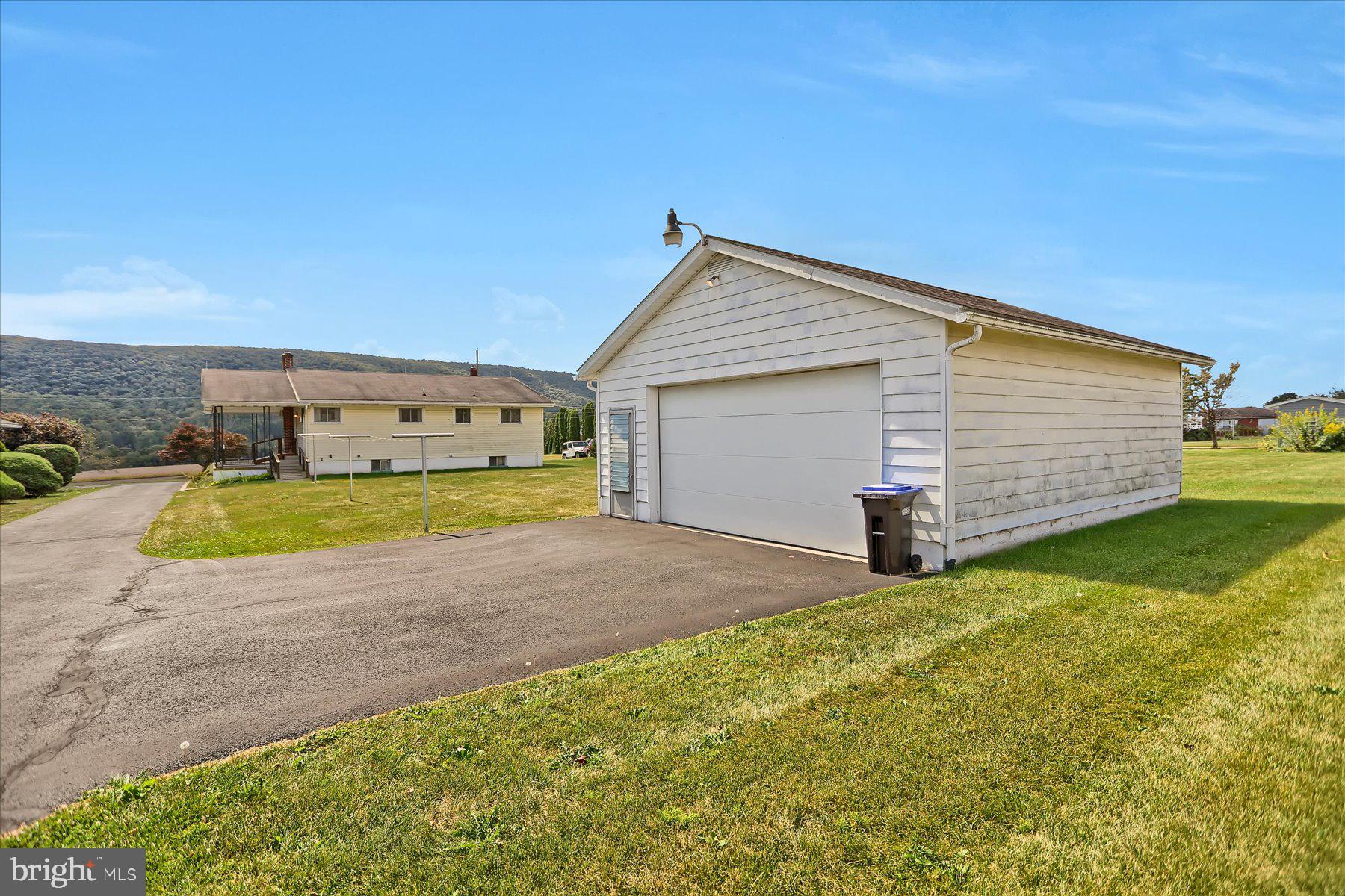 616 West Maple Street Valley View, PA 17983 - Photo 5 of 25