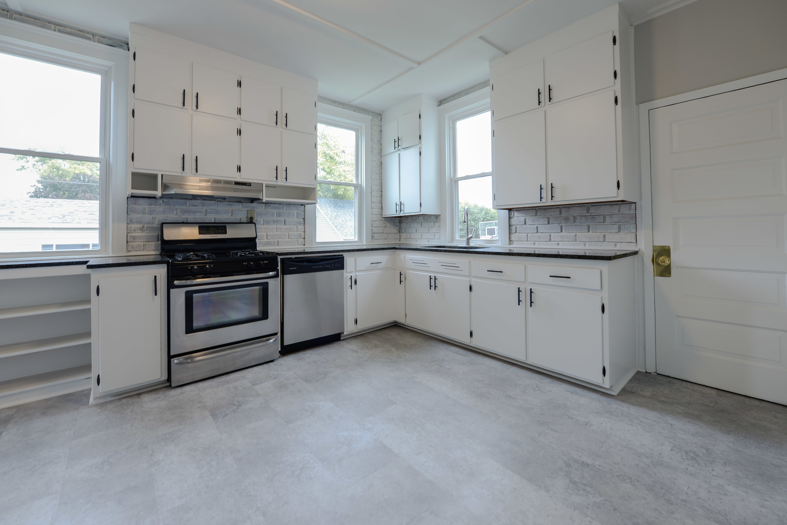 1023 Oneida Street Joliet, IL 60435 - Photo 12 of 20 Gallery Image 12