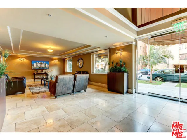 a view of a flesh screen tv sitting in the room