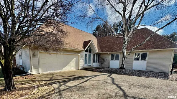 $279,900 | 5 A Eisenhower Circle, Jacksonville, IL 62650
