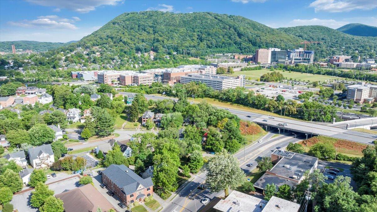 1526 Franklin Road Southwest Roanoke, VA 24016 - Photo 4 of 69 Close Proximity to Carilion & Downtown