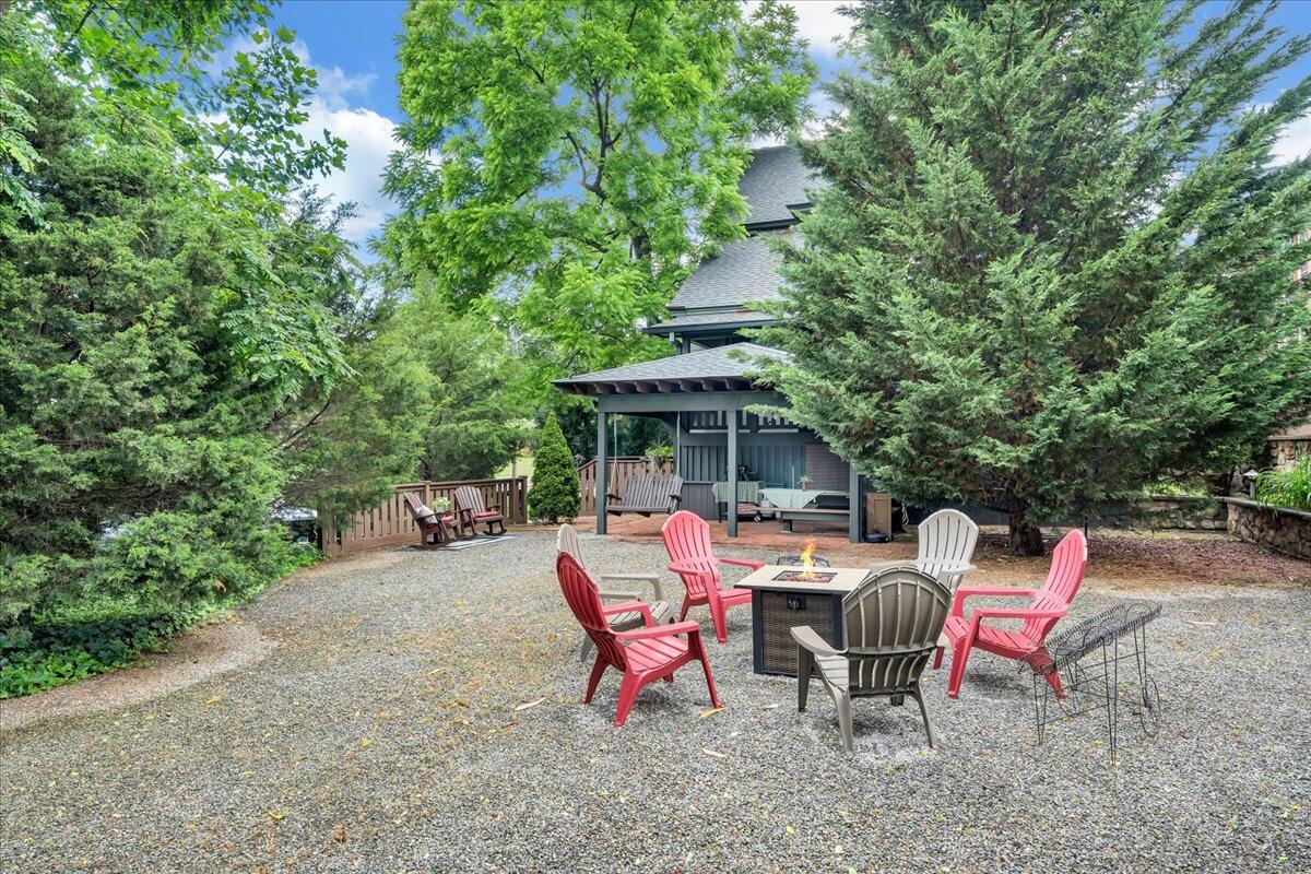 1526 Franklin Road Southwest Roanoke, VA 24016 - Photo 8 of 69 Private and Beautiful Backyard