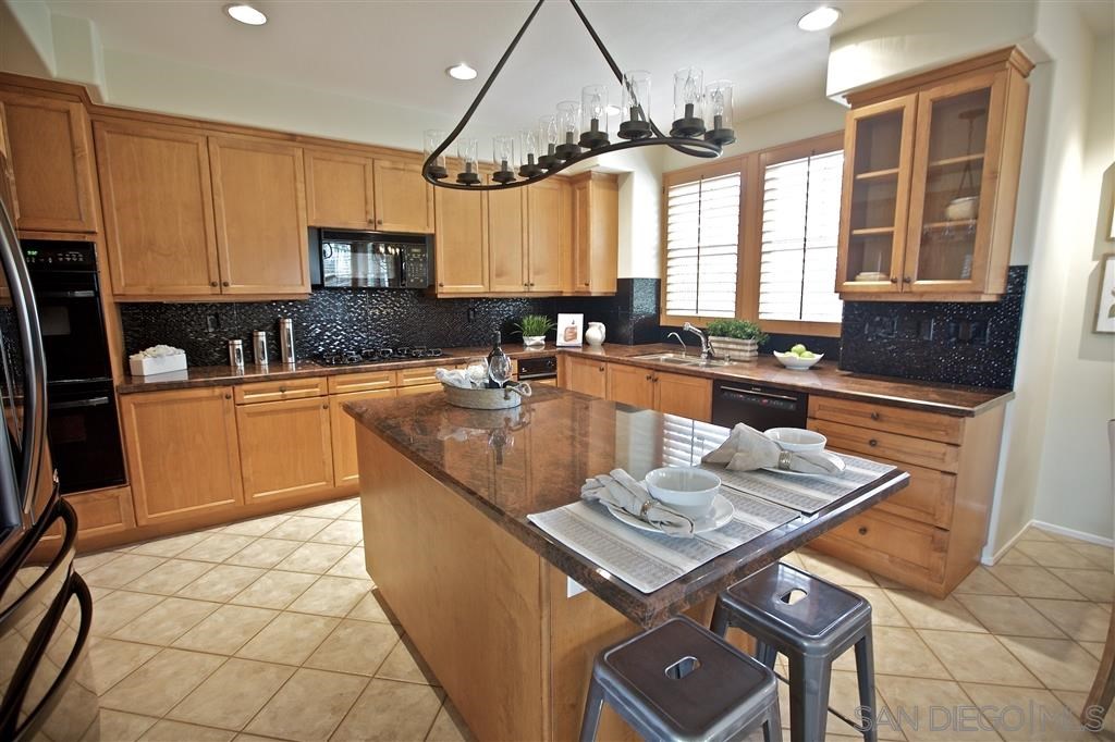 6033 Oakgate Row La Jolla, CA 92037 - Photo 11 of 25