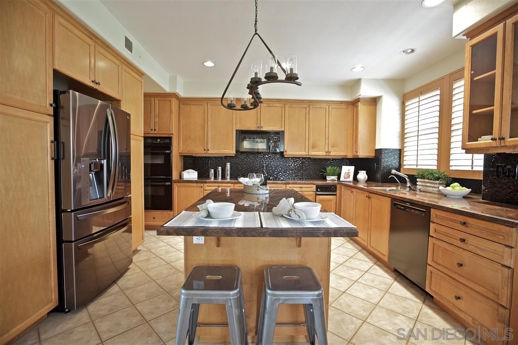 6033 Oakgate Row La Jolla, CA 92037 - Photo 12 of 25