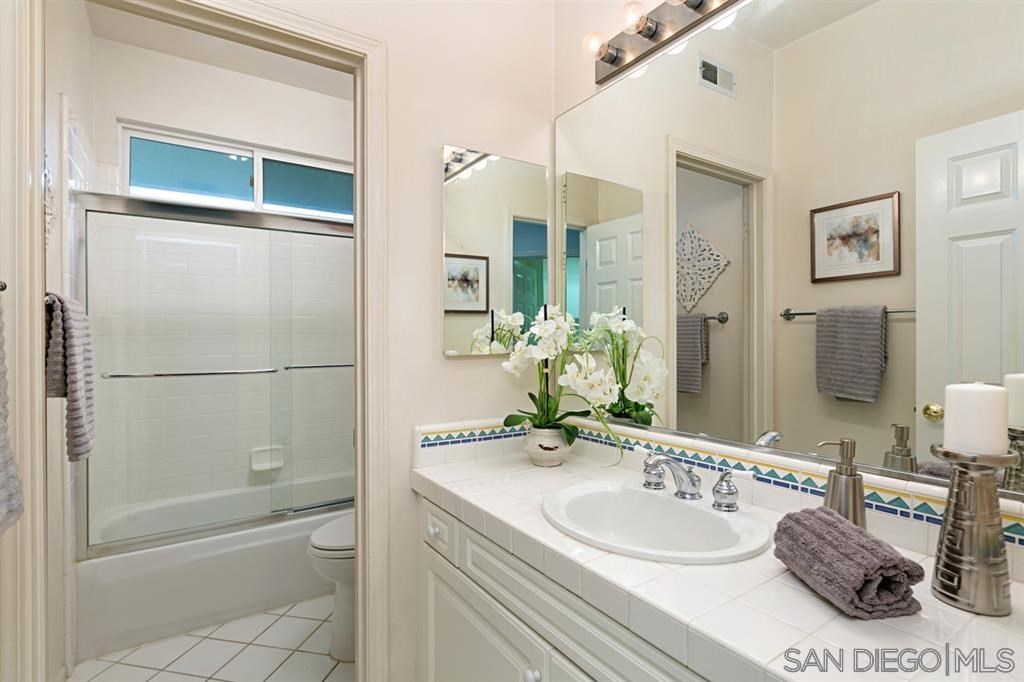 6033 Oakgate Row La Jolla, CA 92037 - Photo 19 of 25