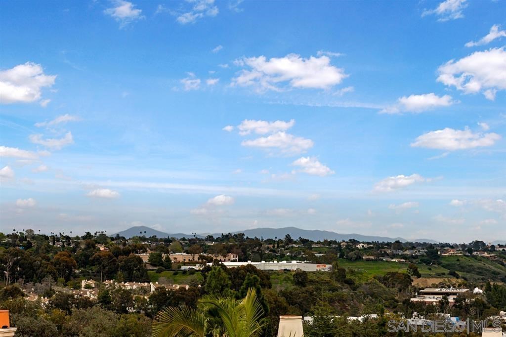 6033 Oakgate Row La Jolla, CA 92037 - Photo 3 of 25