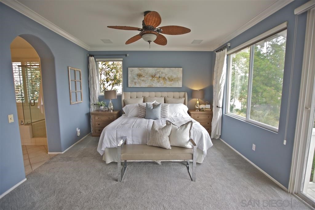 6033 Oakgate Row La Jolla, CA 92037 - Photo 7 of 25