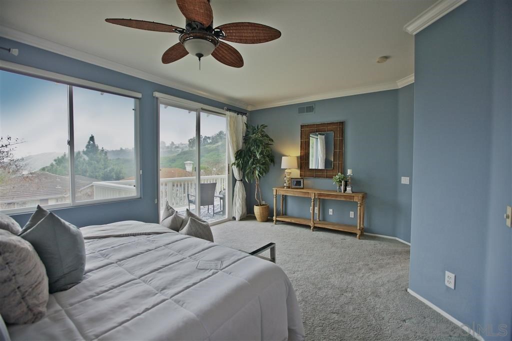 6033 Oakgate Row La Jolla, CA 92037 - Photo 8 of 25