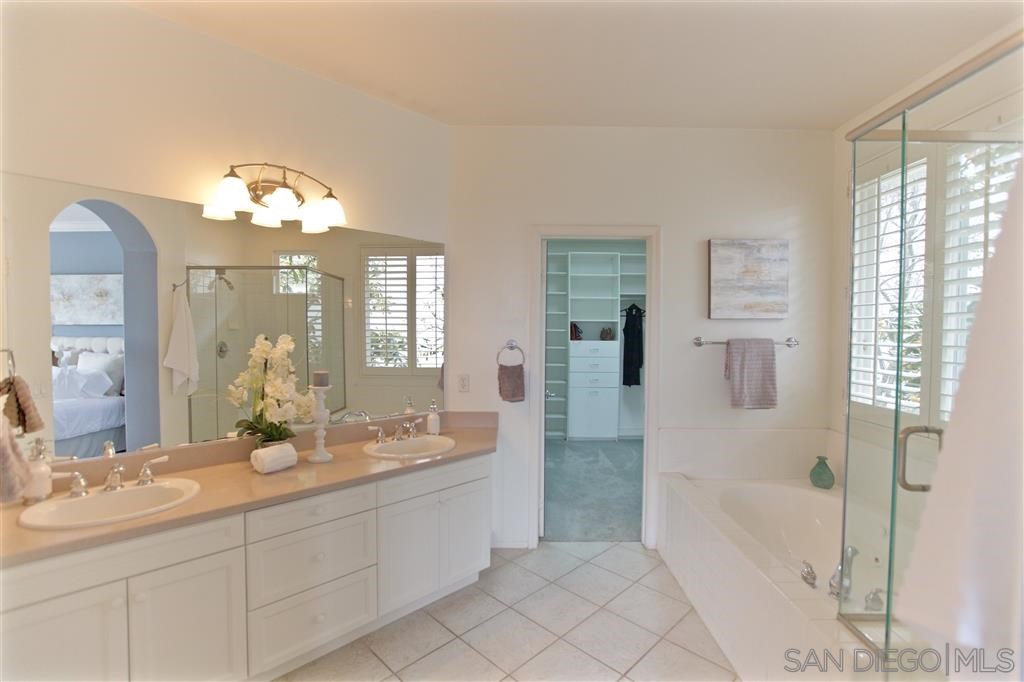 6033 Oakgate Row La Jolla, CA 92037 - Photo 9 of 25