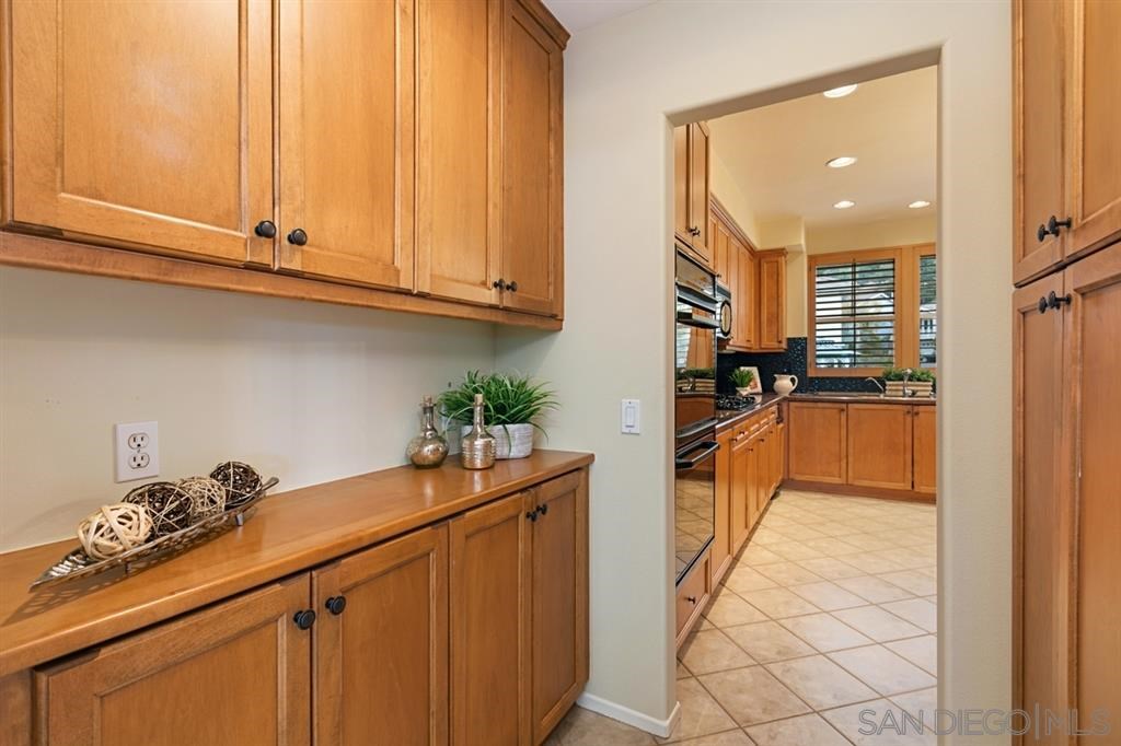 6033 Oakgate Row La Jolla, CA 92037 - Photo 10 of 25