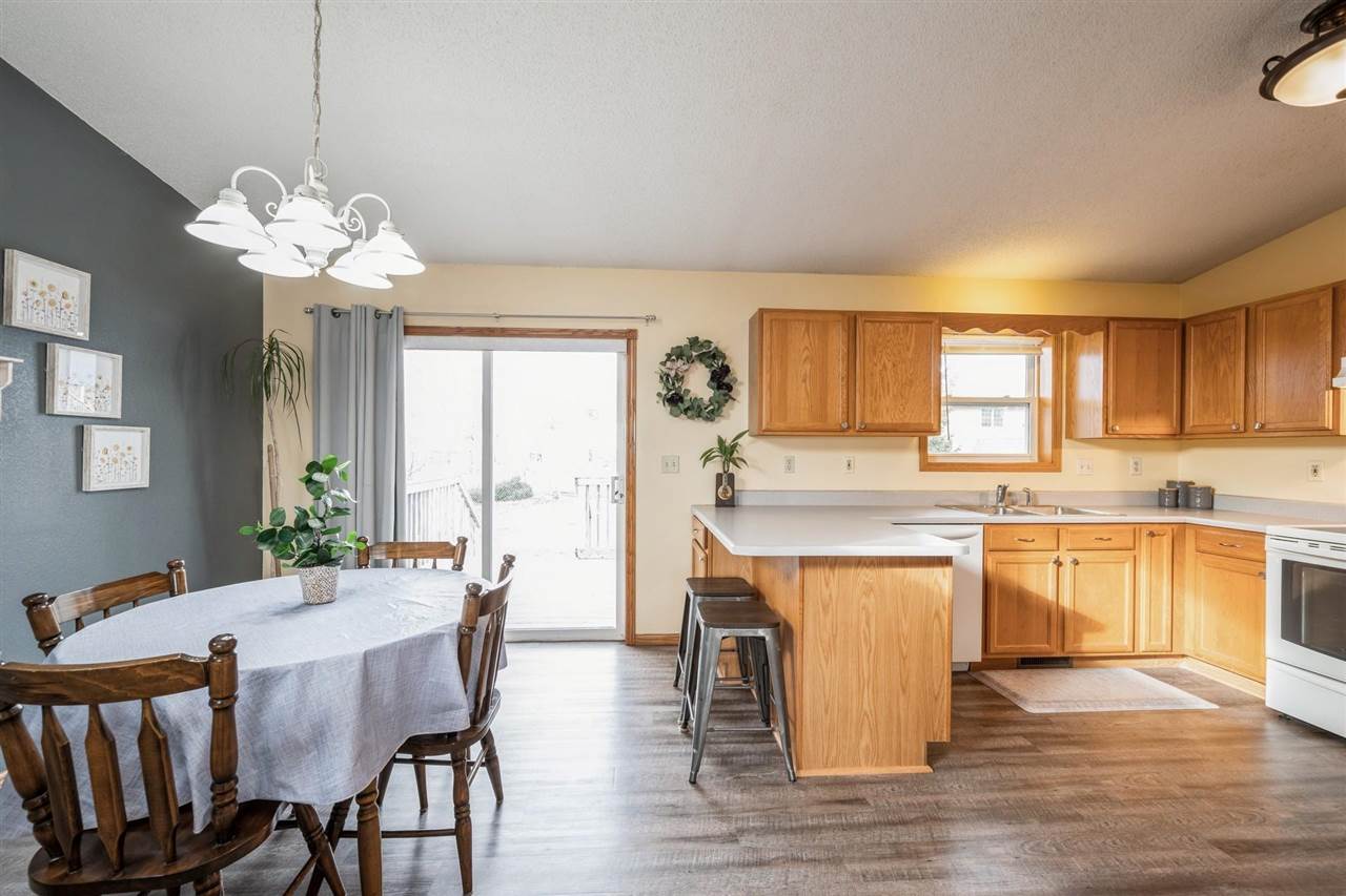113 Rosedale Drive Center Point, IA 52213 - Photo 9 of 29 Gallery Image 9