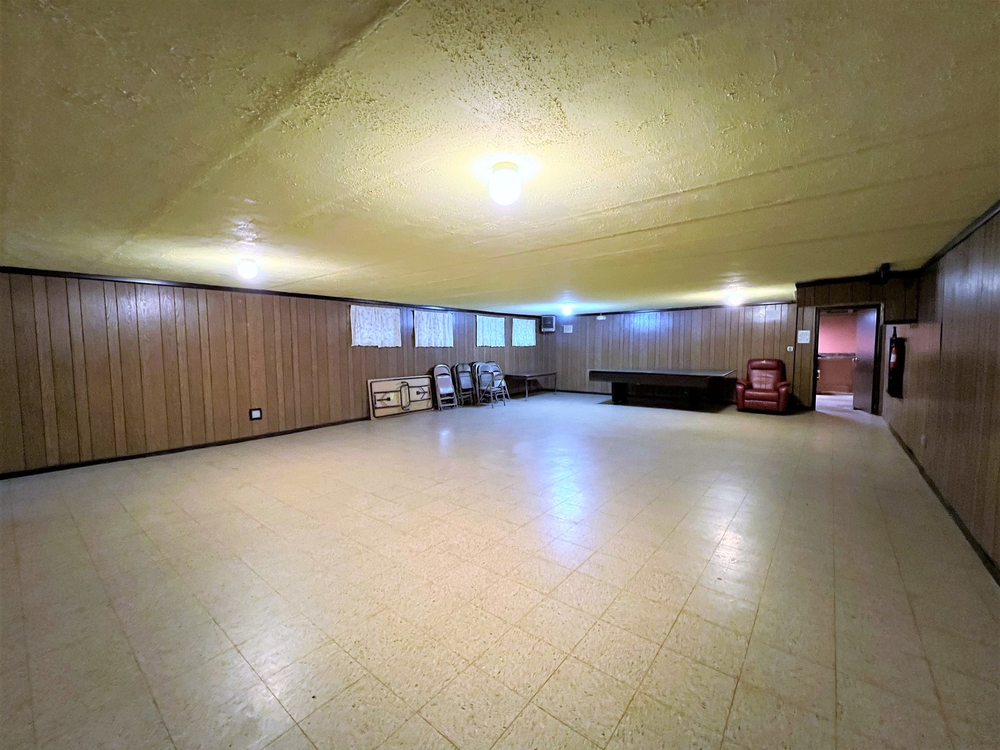 14970 Pulaski Road, Unit 2 Midlothian, IL 60445 - Photo 16 of 20 a view of a livingroom with furniture