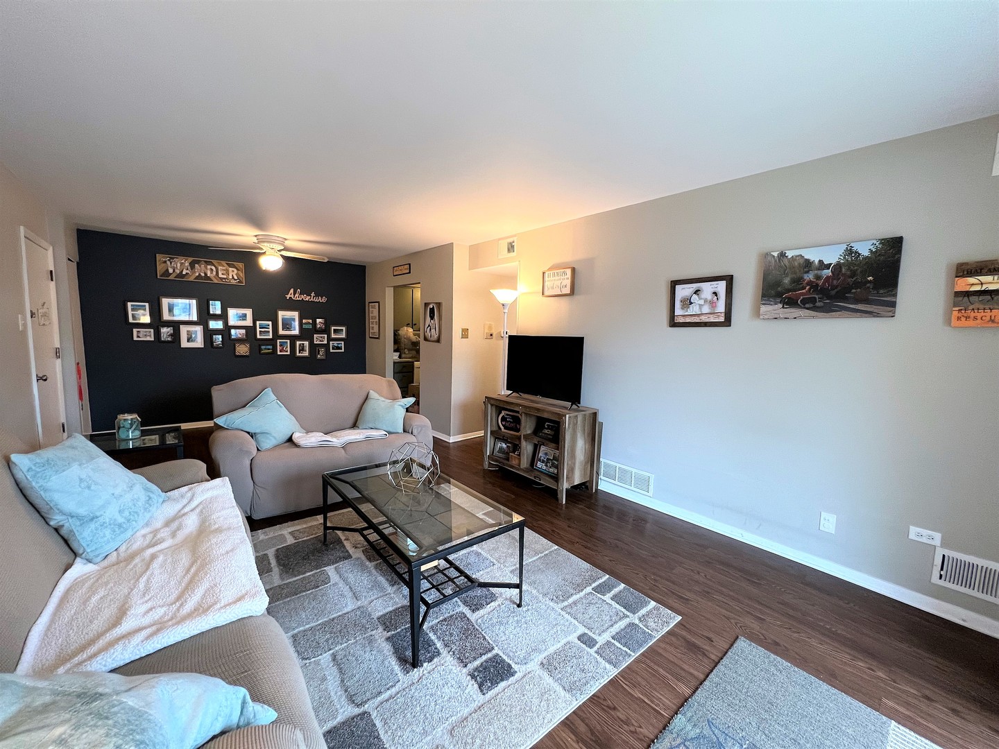 14970 Pulaski Road, Unit 2 Midlothian, IL 60445 - Photo 4 of 20 a living room with furniture and a flat screen tv