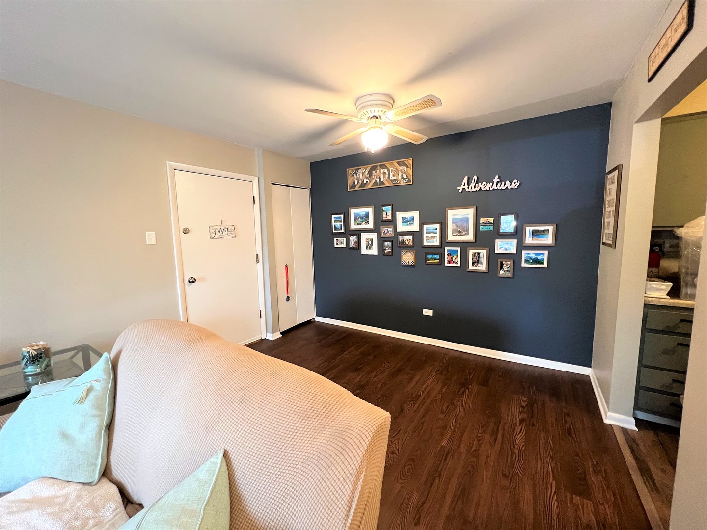 14970 Pulaski Road, Unit 2 Midlothian, IL 60445 - Photo 6 of 20 a view of a living room and wooden floor