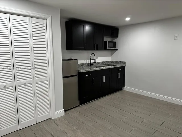 $1,350 | 214 South 57th Avenue, Hollywood, FL 33023