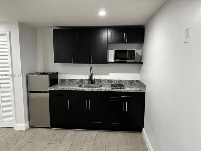 $1,350 | 214 South 57th Avenue, Hollywood, FL 33023