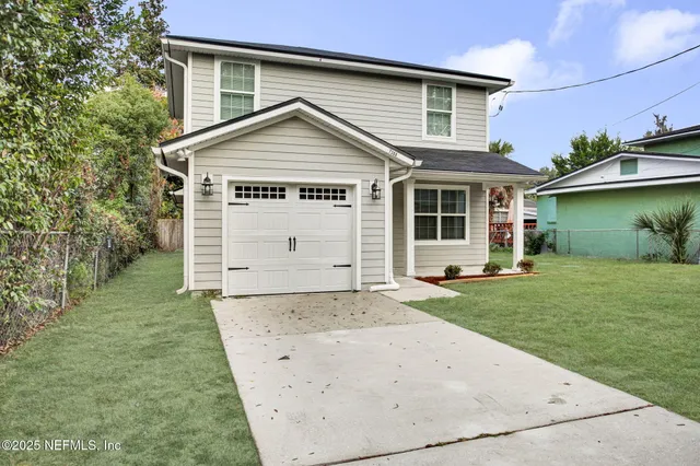 a view of a house with a yard