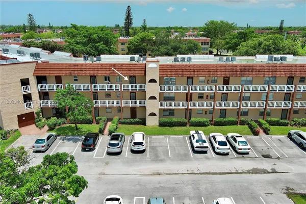 $90,000 | 9281 Sunrise Lakes Boulevard, Unit 308, Sunrise, FL 33322