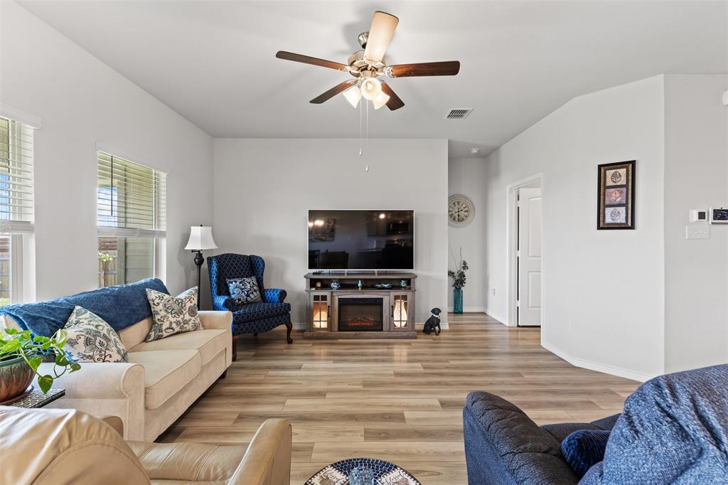 10805 Peperak Court Waco, TX 76708 - Photo 8 of 32