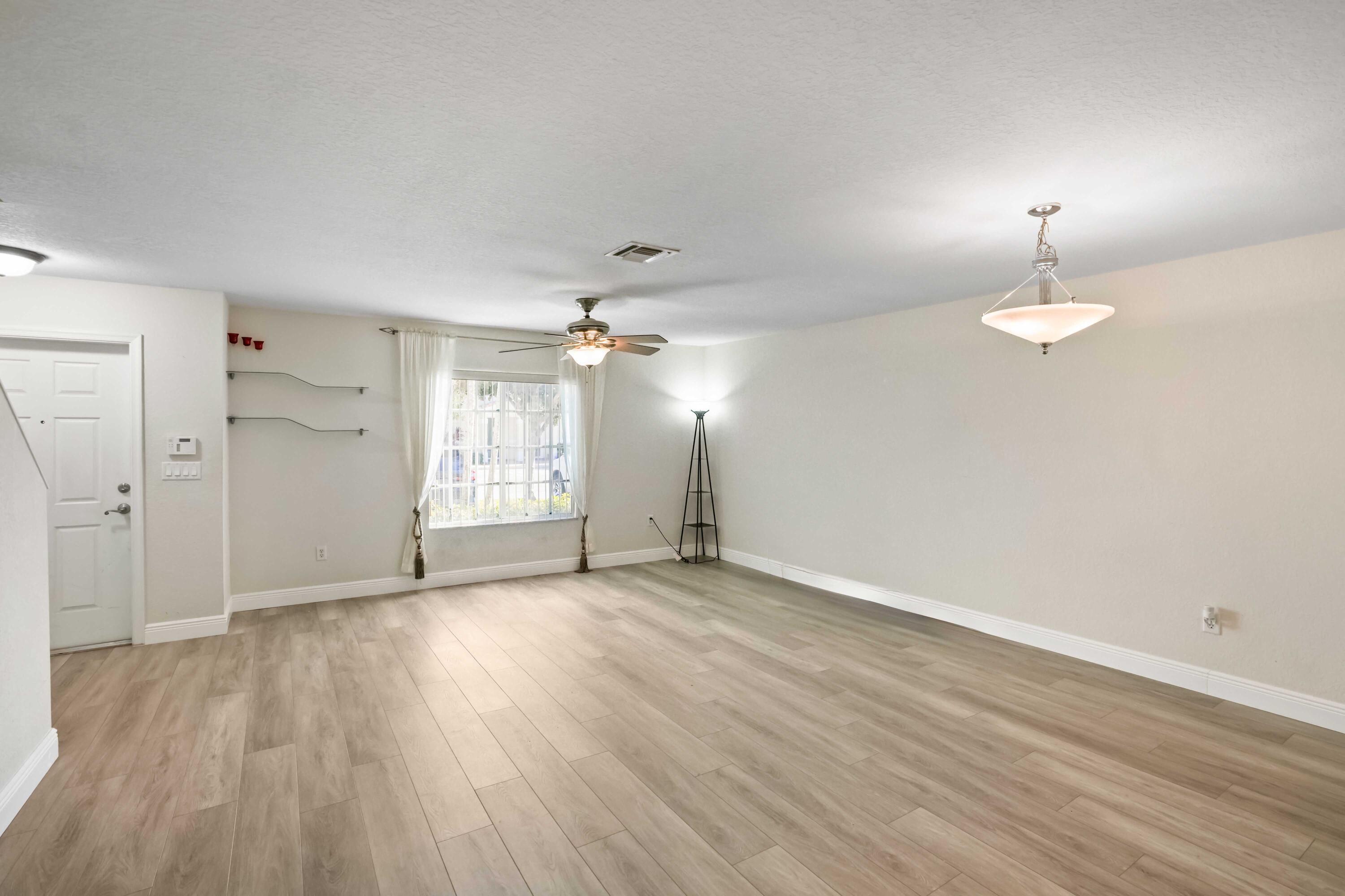 5961 London Lane Fort Lauderdale, FL 33321 - Photo 4 of 21 entry:living