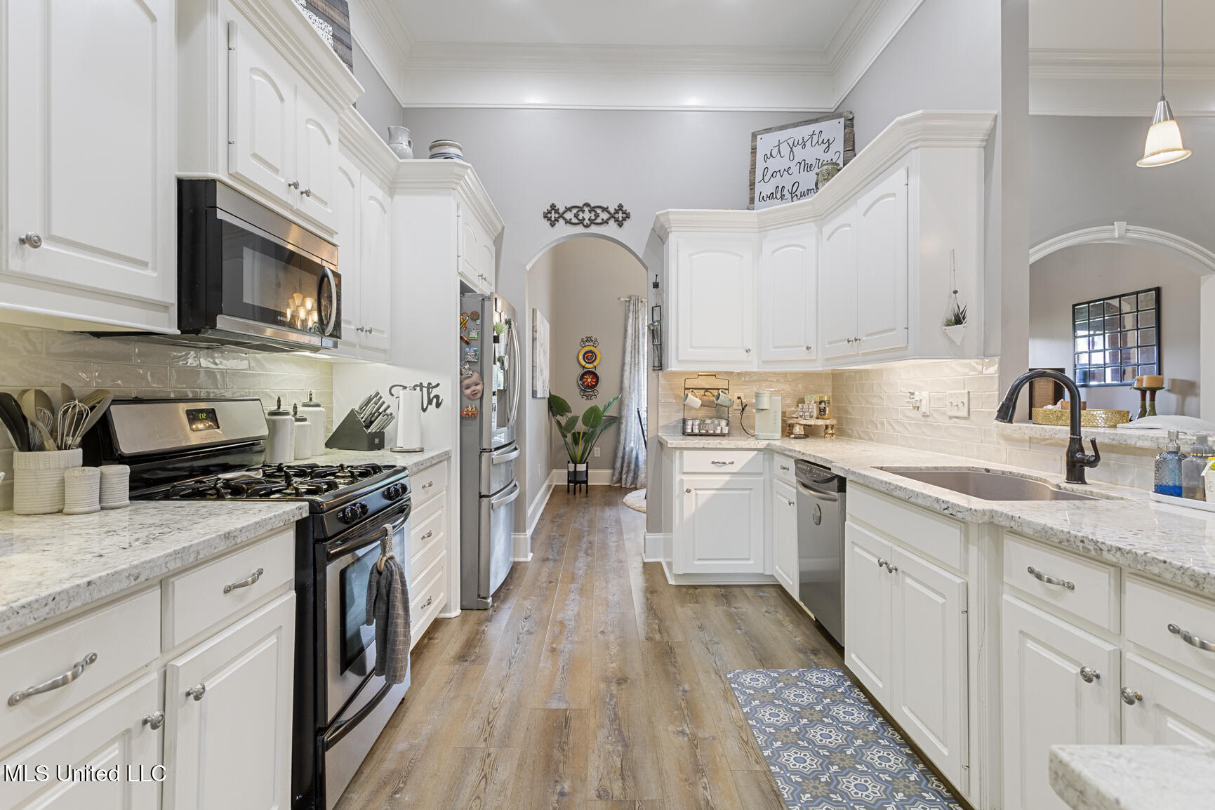 116 Hallmark Place Madison, MS 39110 - Photo 11 of 32 Sink stove