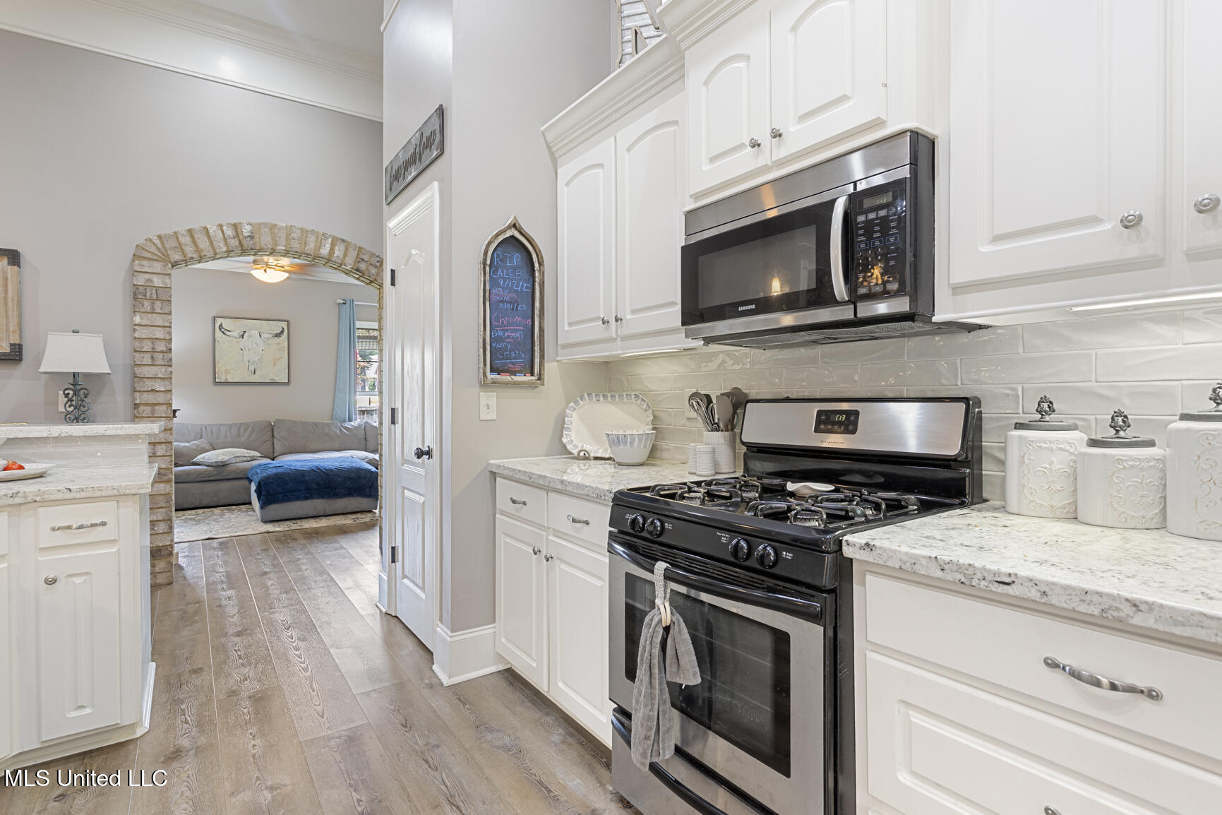116 Hallmark Place Madison, MS 39110 - Photo 12 of 32 kitchen to media room