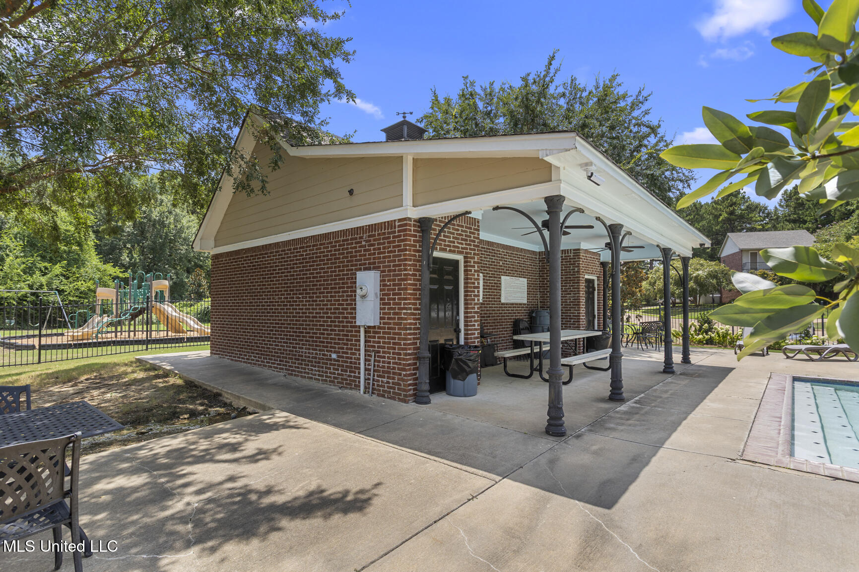 116 Hallmark Place Madison, MS 39110 - Photo 30 of 32 neighboorhood covered area at the pool