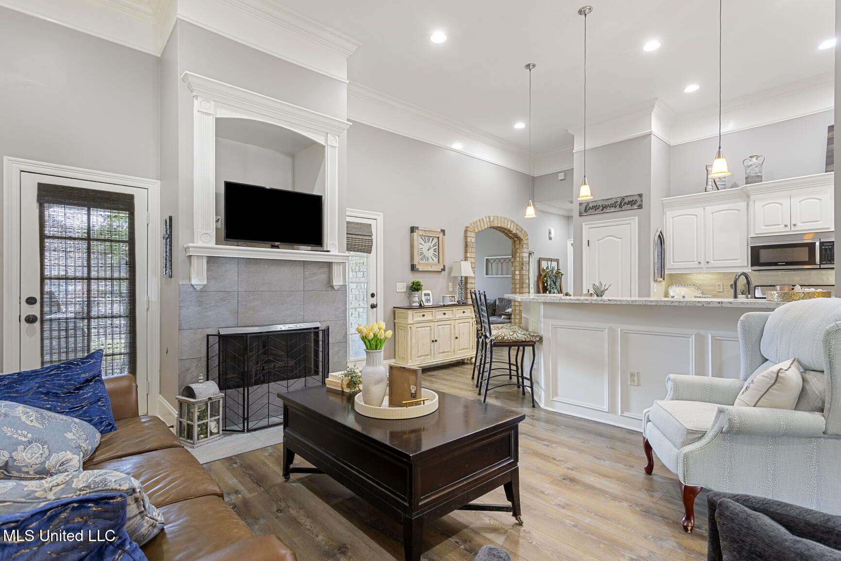 116 Hallmark Place Madison, MS 39110 - Photo 7 of 32 living to kitchen