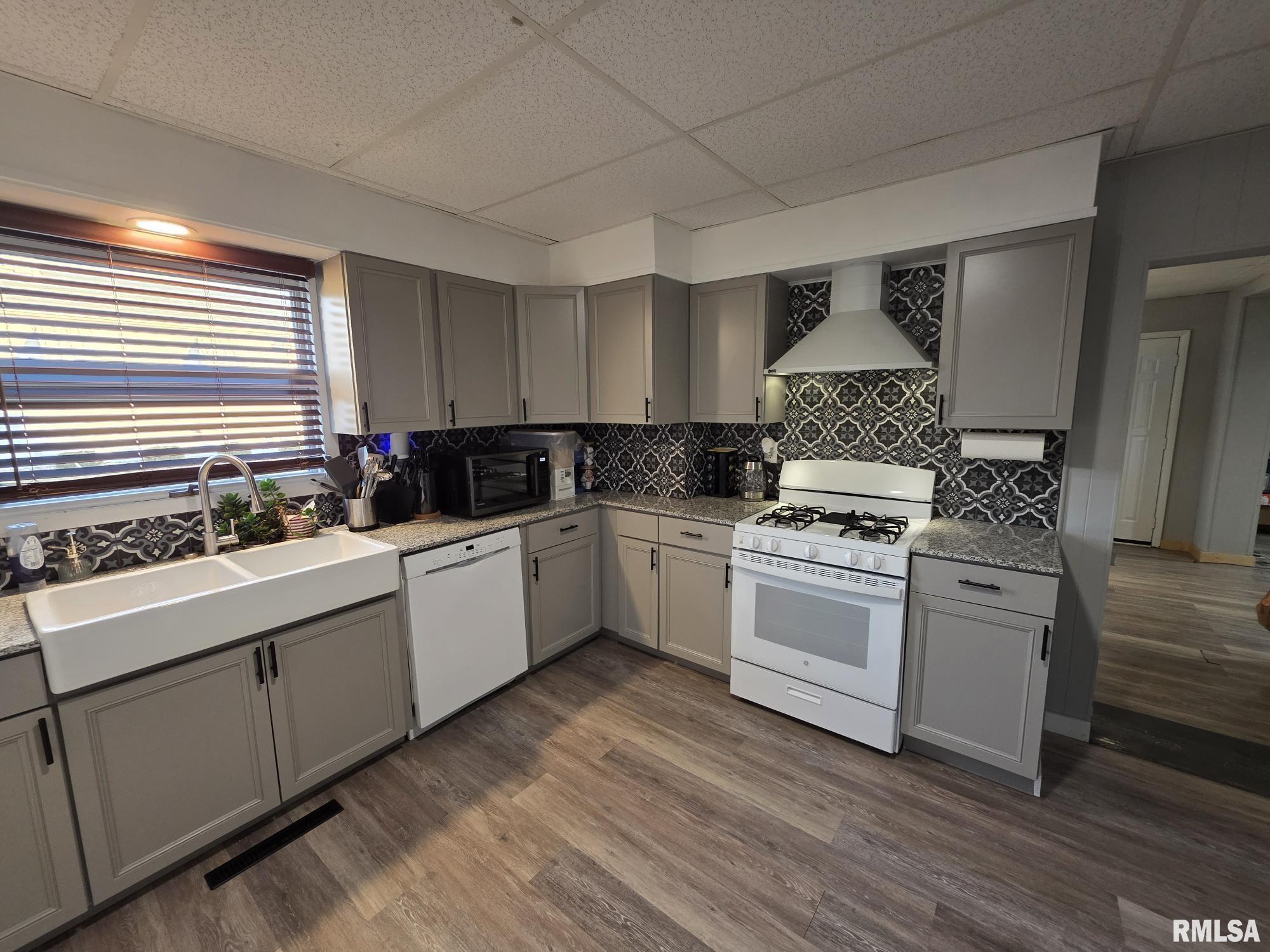 1431 Spruce Street Quincy, IL 62301 - Photo 8 of 34