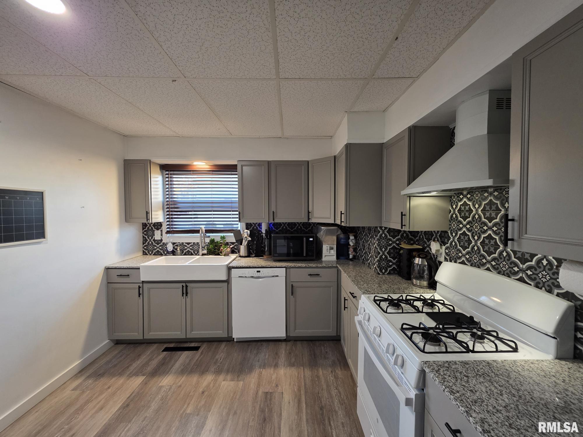 1431 Spruce Street Quincy, IL 62301 - Photo 9 of 34