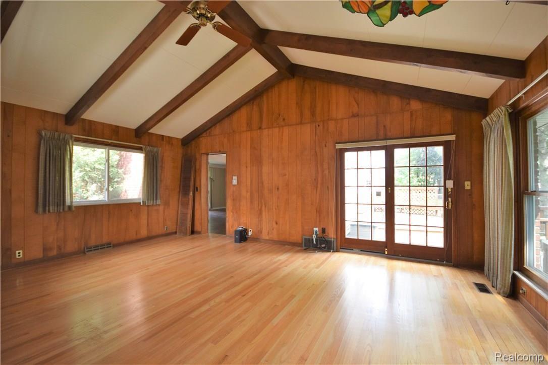 403 Roland Court Grosse Pointe, MI 48236 - Photo 8 of 22 DSC_0147.jpg