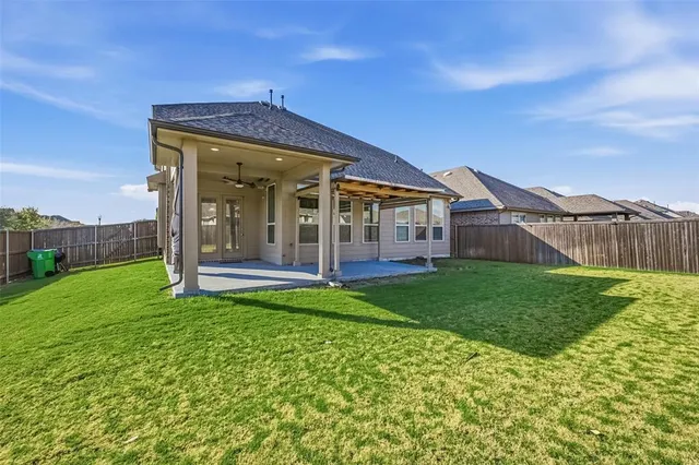 a view of a house with backyard and porch