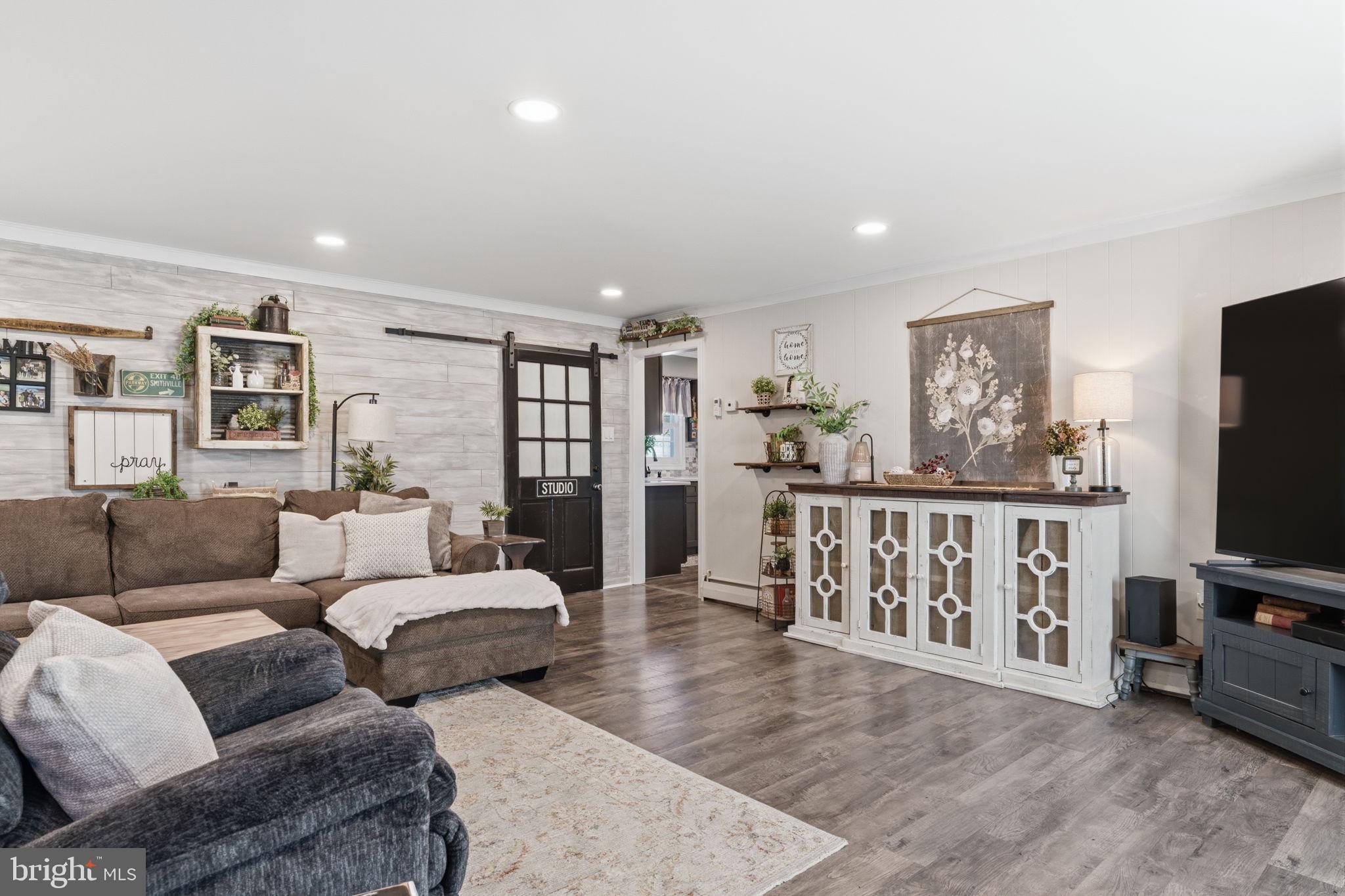 143 Terrace Road Levittown, PA 19056 - Photo 3 of 33