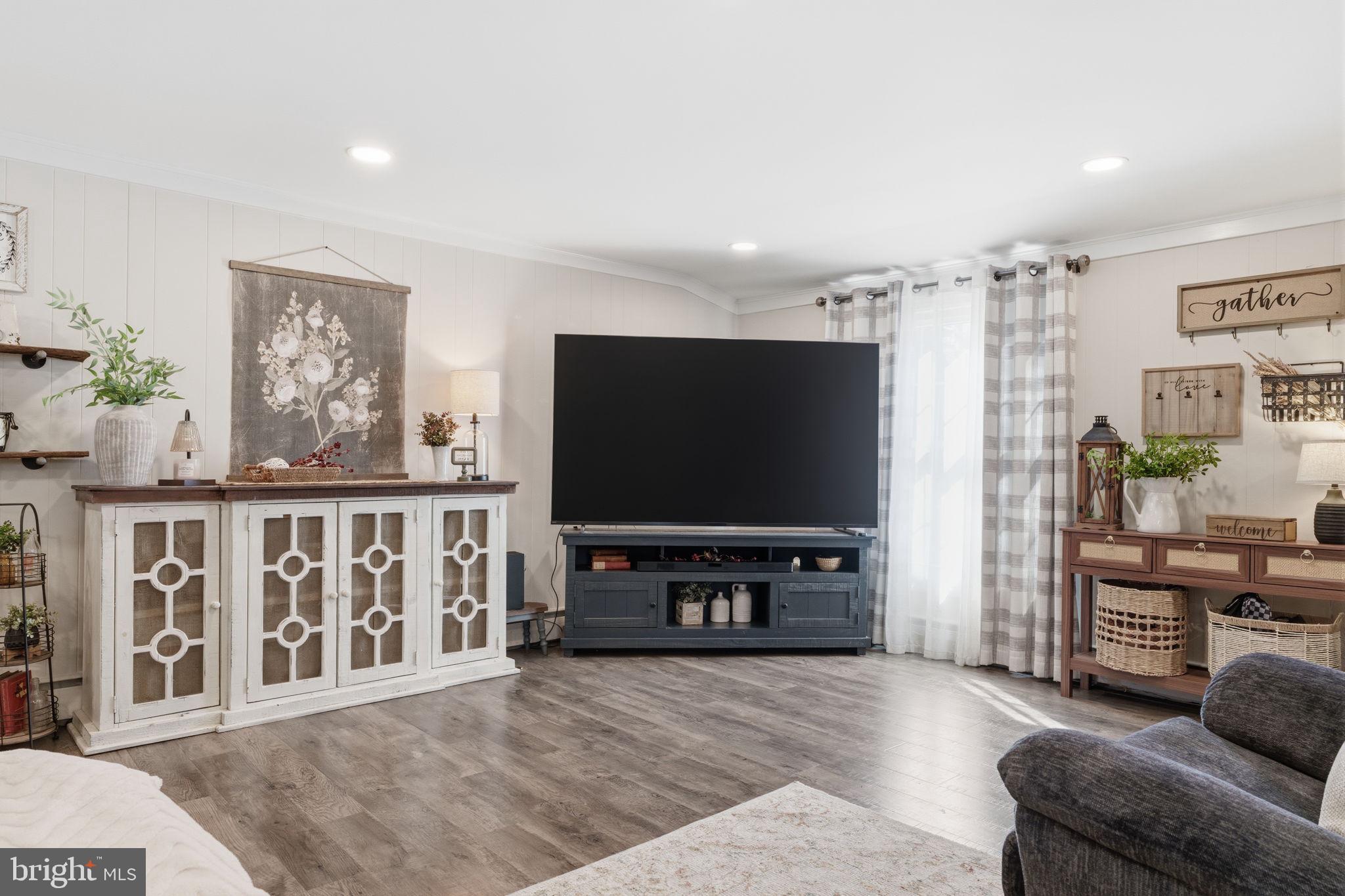 143 Terrace Road Levittown, PA 19056 - Photo 4 of 33