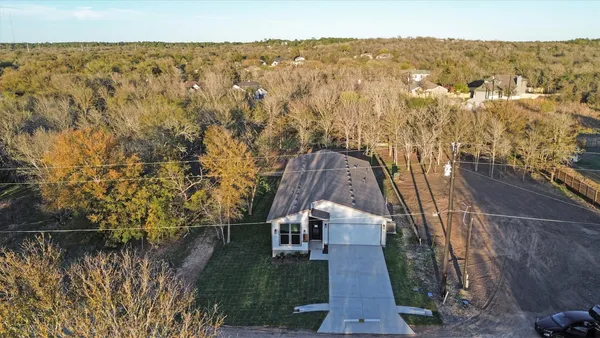$2,400 | 336 Nene Lane, Bastrop, TX 78602
