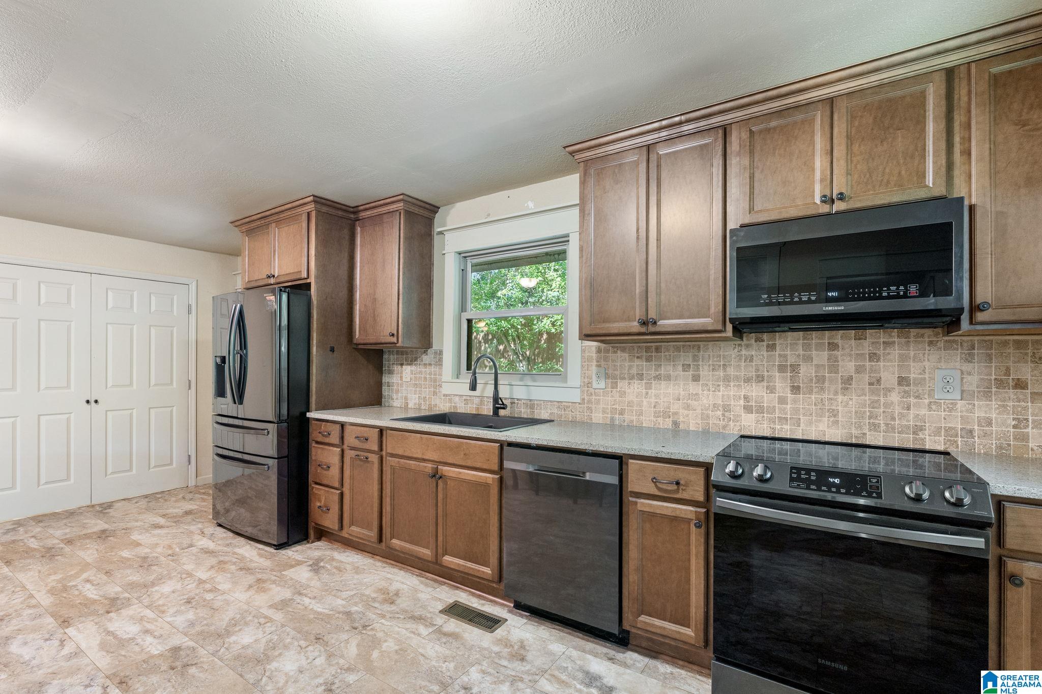 3963 Lorna Road Birmingham, AL 35244 - Photo 15 of 35 Gallery Image 15